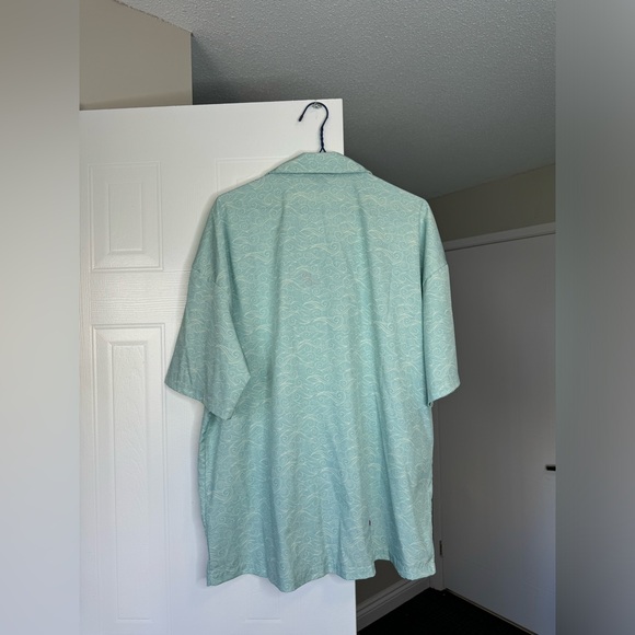 Wavy Oversized Button Shirt
Size S
Length 75 cm
Chest 120 cm
Shoulder 65 cm - Picture 2 of 6